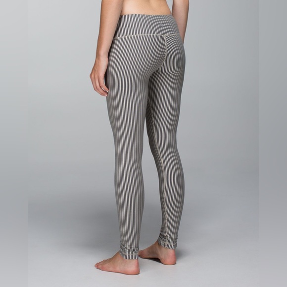 Lululemon Wunder Under Pant
Pine Stripe Inkwell Mojave Tan.
Size 10. 
Pristine. - Picture 3 of 10